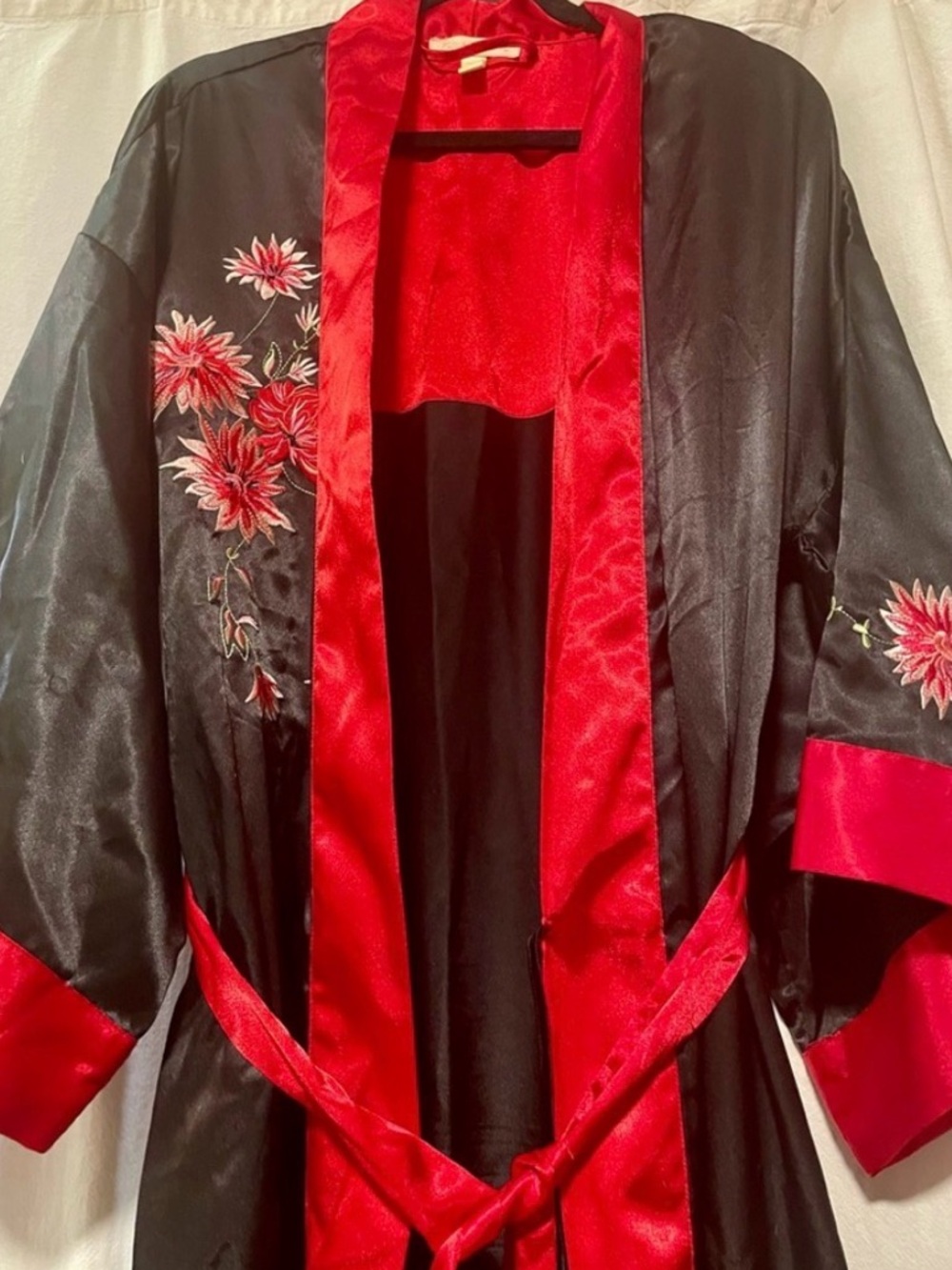 Anthropologie Flora Nikrooz Black/ Red Embroidered Kimono Belted Robe; Size M